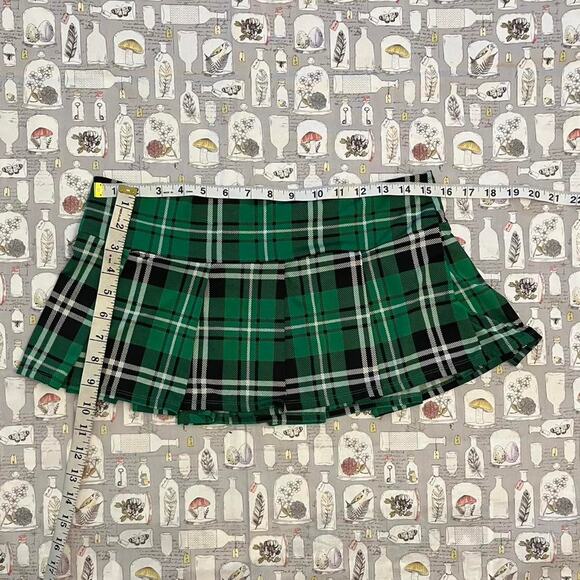 Green Plaid Mini Skirt - Picture 4 of 5